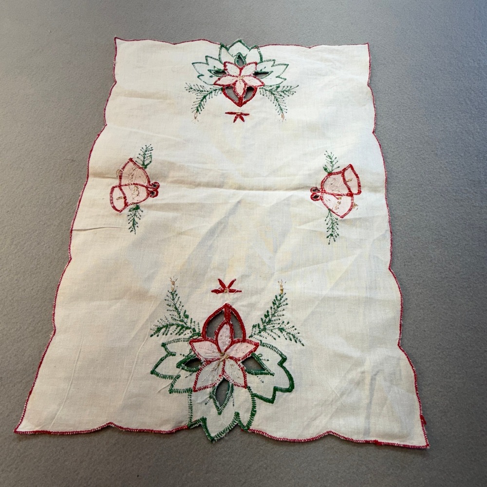 Vintage Christmas Placemats Set of 3 Embroidered Poinsettia Bells Cutwork White - Picture 5 of 5